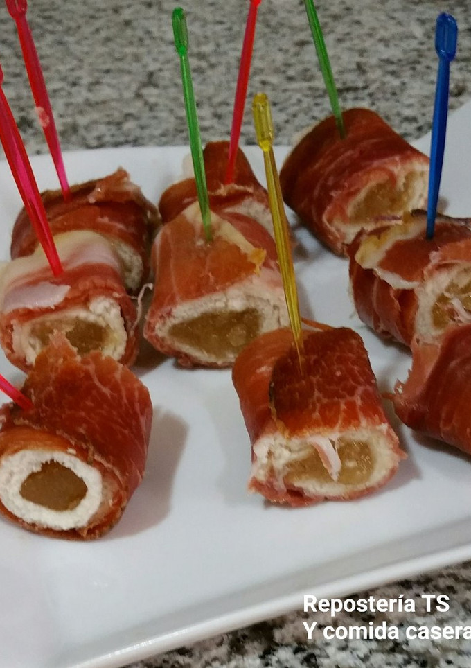 Una foto de Montaditos de jamón con membrillo