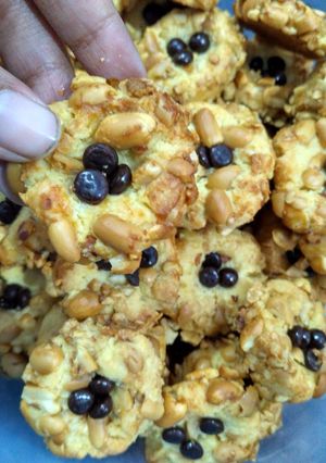 Foto resep Chocolate peanut thumbprint cookies (kue kering kacang krenyes)
