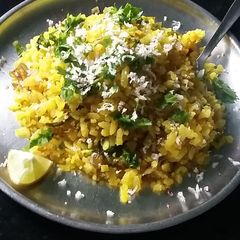 A picture of Kande pohe.