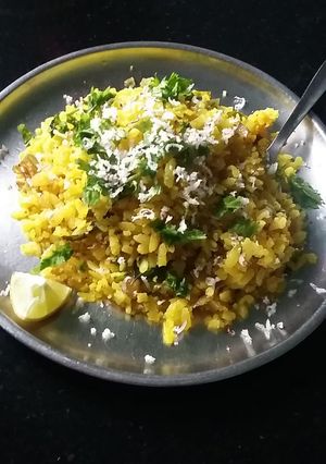 A picture of Kande pohe.