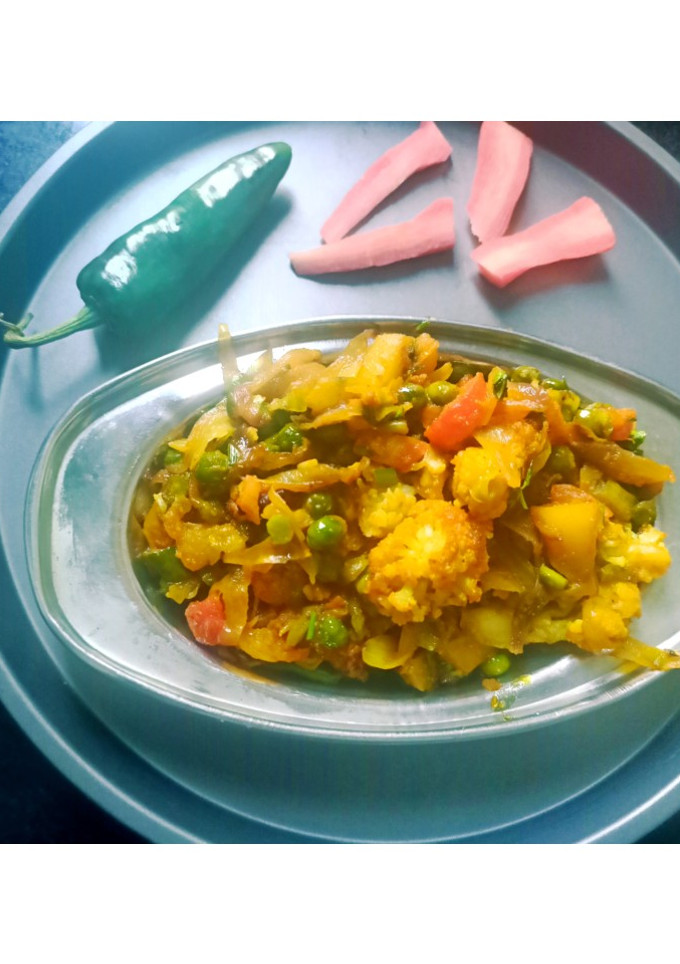 चटपटी मिक्स वेज सब्जी (chatpati mix veg sabzi recipe in Hindi) रेसिपी मुख्य फोटो