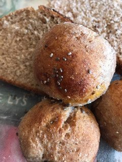 Una foto de Pan y bollitos de salvado de trigo