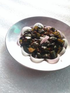 भिंडी की सब्जी (bhindi ki sabzi recipe in hindi) रेसिपी मुख्य फोटो