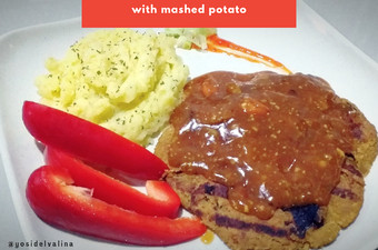 Bagaimana Menyiapkan Steak Tempe with Mashed Potato, Enak