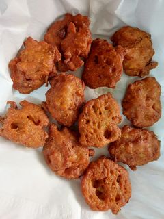 पडवळ पकोडा (padval pakoda recipe in marathi) रेसिपी चे मुख्य फोटो