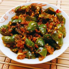 A picture of Capsicum stir fry with peanut powder.