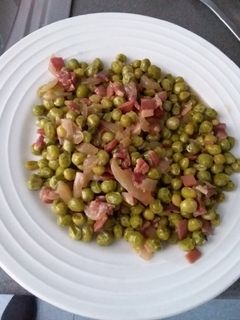 Una foto de Guisantes con jamón🥓