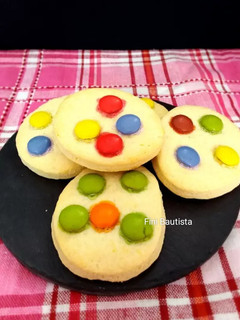 Una foto de Galletas de limón con lacasitos