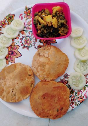 A picture of Tomato puri with mix veg.