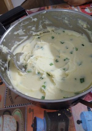 Una foto de Puré de papa con cebolla de verdeo casera
