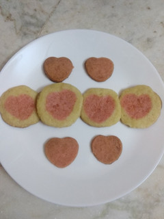 வெண்ணிலா ஹார்ட் குக்கீஸ் (Vennila heart cookies recipe in tamil) செய்முறை முக்கிய புகைப்படம்