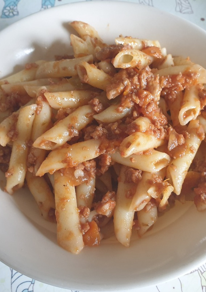 Una foto de Macarrones boloñesa de soja texturizada