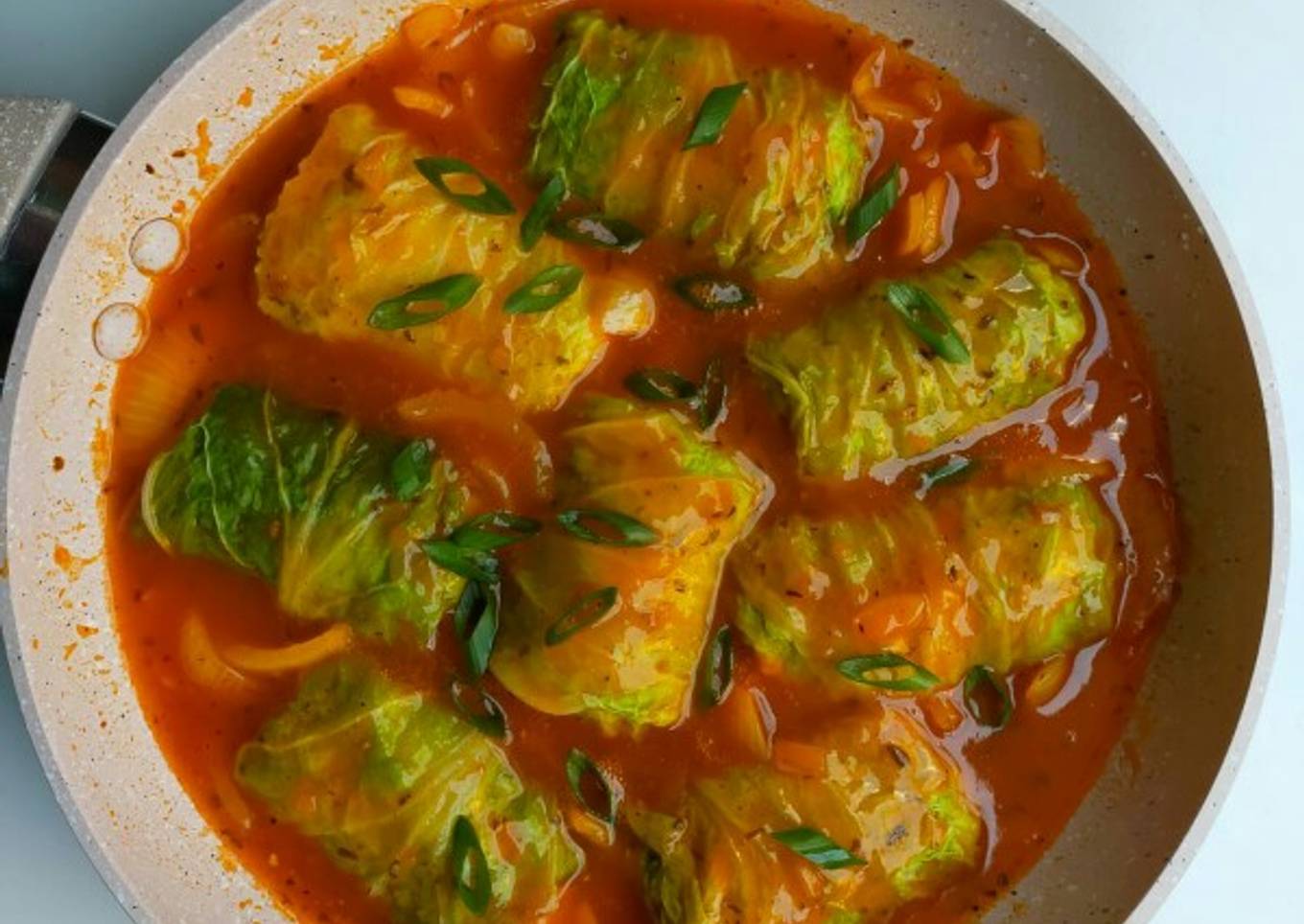 Sawi Gulung Isi Ayam Saus Spaghetti