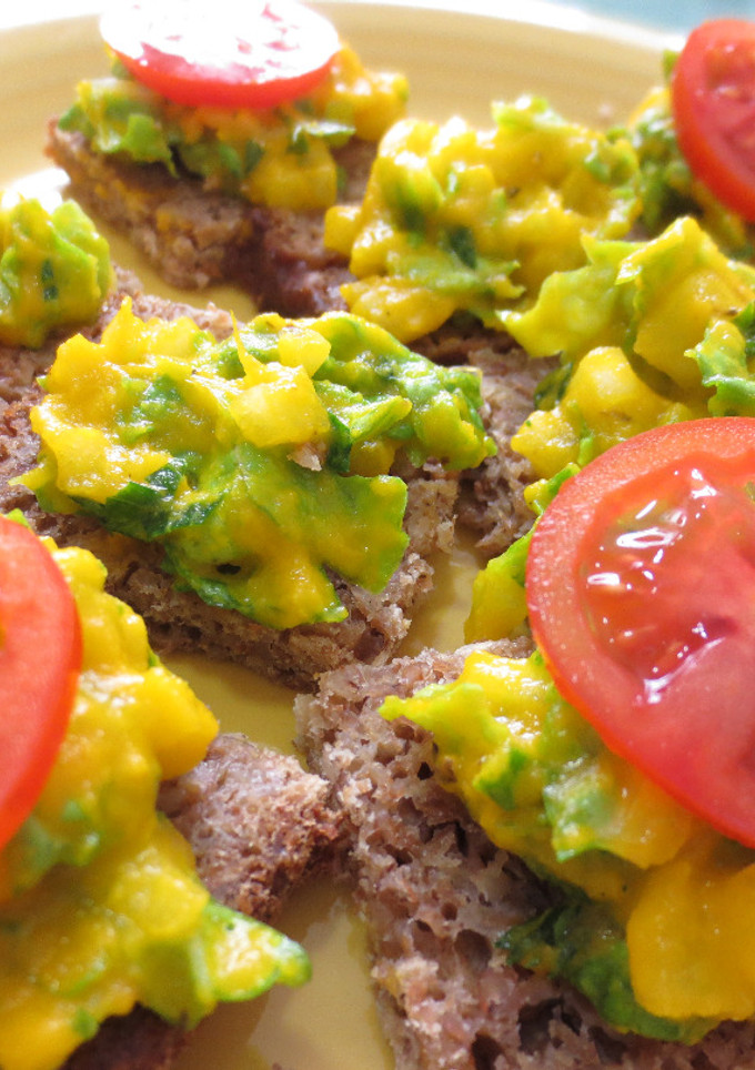 Una foto de Bocaditos de ensalada con mayonesa de zanahoria enriquecida con Agua de Mar
