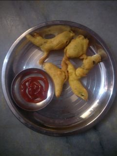 मिर्च के पकौड़े (Mirch ke pakode recipe in hindi) रेसिपी मुख्य फोटो