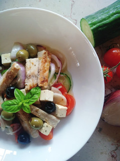 Foto di Insalata di pesce spadaarricchita da feta greca