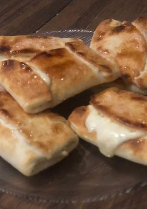 Una foto de Empanaditas dulces de jamón y queso