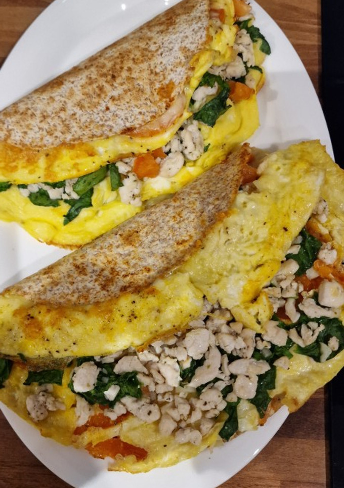 Una foto de Wrap/tortita con espinacas, tomate y pollo