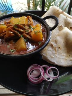 कैरी बोबींल बटाटा (kairi bombil batata recipe in marathi) रेसिपी चे मुख्य फोटो 