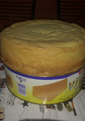 Una foto de Bizcochuelo bien caserito en lata con solo 3 ingredientes
