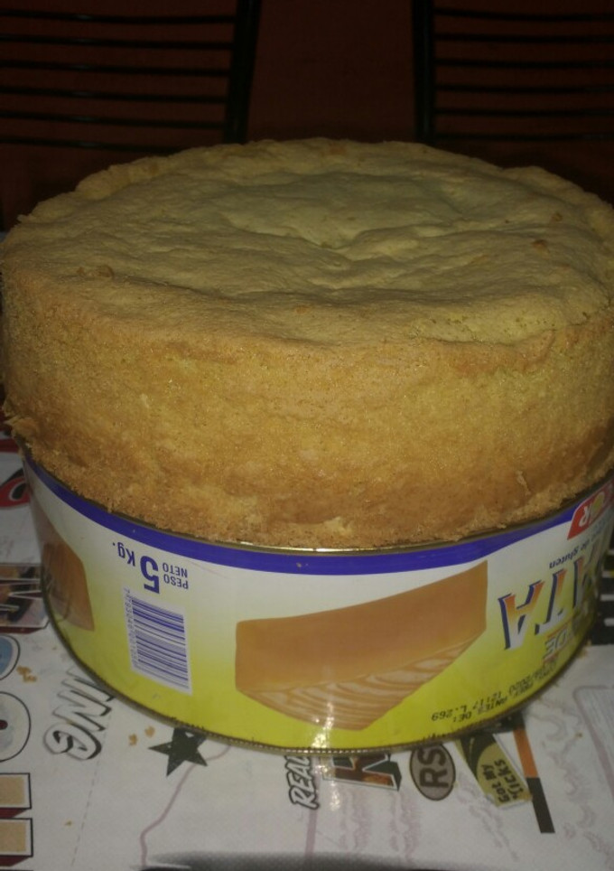 Una foto de Bizcochuelo bien caserito en lata con solo 3 ingredientes