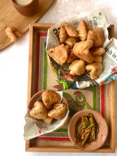 परतों वाली मठरी (parto wali mathri recipe in Hindi) रेसिपी मुख्य फोटो