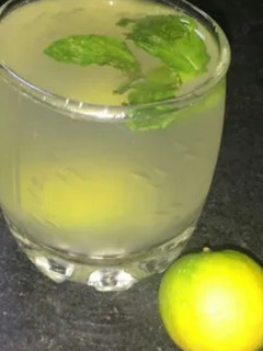 எலுமிச்சைச் சாறு(lemon juice recipe in tamil) செய்முறை முக்கிய புகைப்படம்