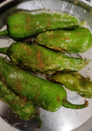 ભરેલાં મરચાં (Bharela Marcha Recipe In Gujarati) રેસીપી મુખ્ય ફોટો