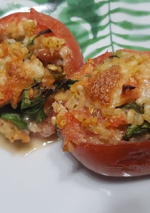 Una foto de Tomates rellenos de arroz al pesto