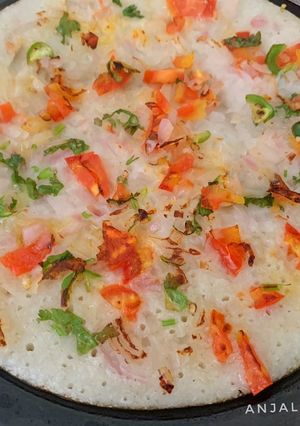 A picture of Onion & Tomato Uttapam.