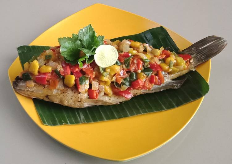 Ikan dengan Mangga Salsa