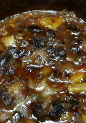 A picture of Oxtail Tagine with Vegetables.