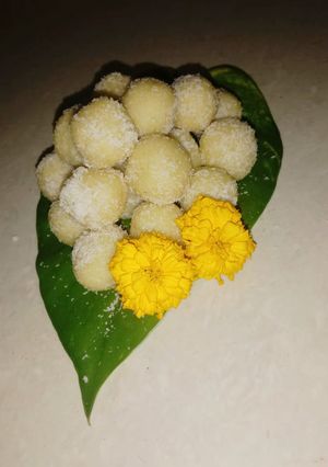માવાના લાડુ (Mava Ladoo Recipe In Gujarati) રેસીપી મુખ્ય ફોટો
