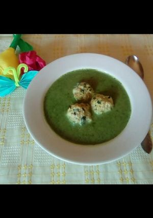 Medvehagyma krémleves medvehagymás húsgombóccal recept fotója