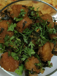मेथी के गट्टे (Methi ke gatte recipe in hindi) रेसिपी मुख्य फोटो
