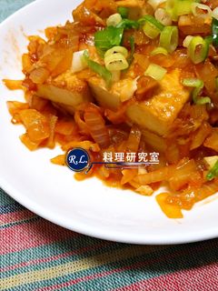 【家常菜】煎雞蛋豆腐佐茄汁洋蔥醬(15分鐘上菜) 的食譜成品照片