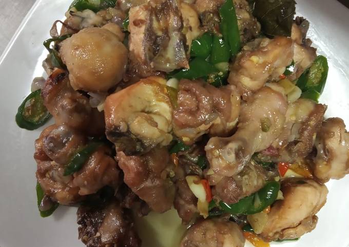 Resep Oseng Ayam cabai ijo pedas gurih yang Lezat Sekali