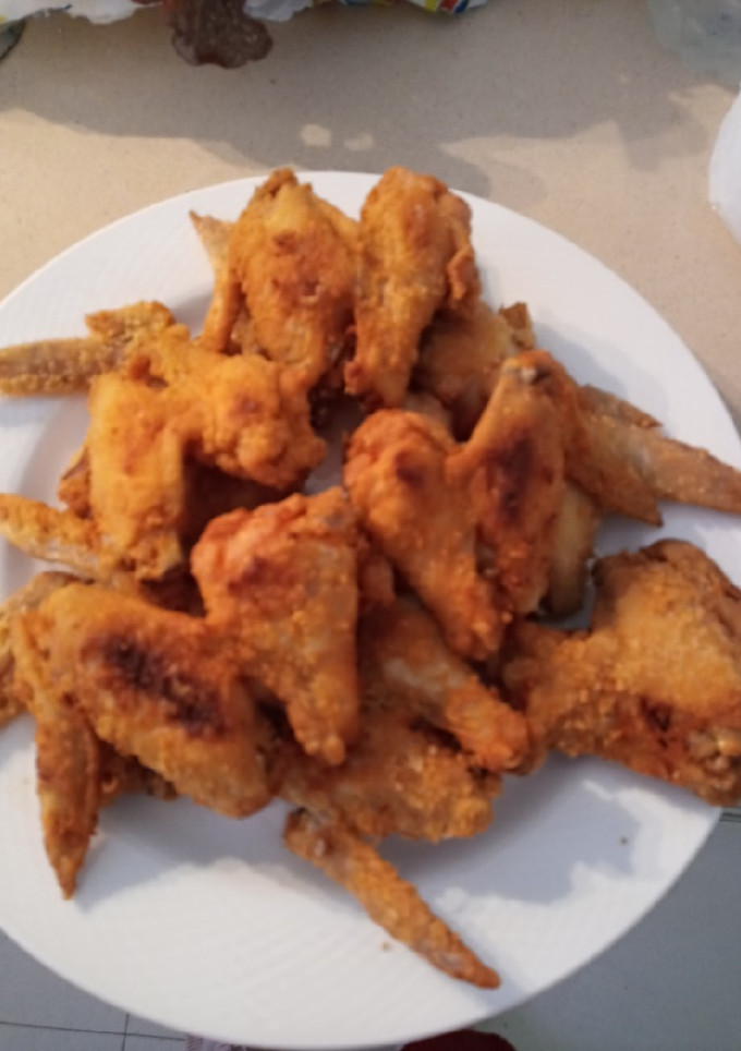 Una foto de Alitas de pollo fritas y crujientes