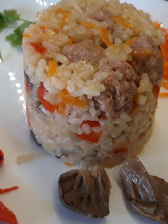 Una foto de Arroz con Setas y Butifarra
