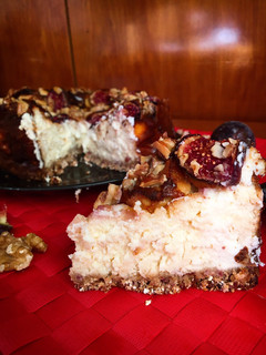 Una foto de Cheesecake de cabra, higos y nueces