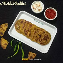 A picture of Bajra Methi Bhakhri (Pearl Millet Flour Methi Bhakhri).