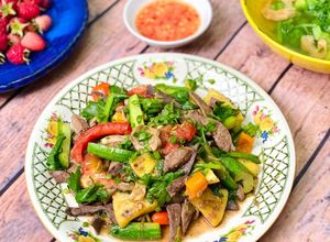 Hình của món Lòng Heo Xào Thập Cẩm.