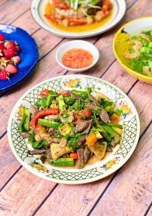 Hình của món Lòng Heo Xào Thập Cẩm.