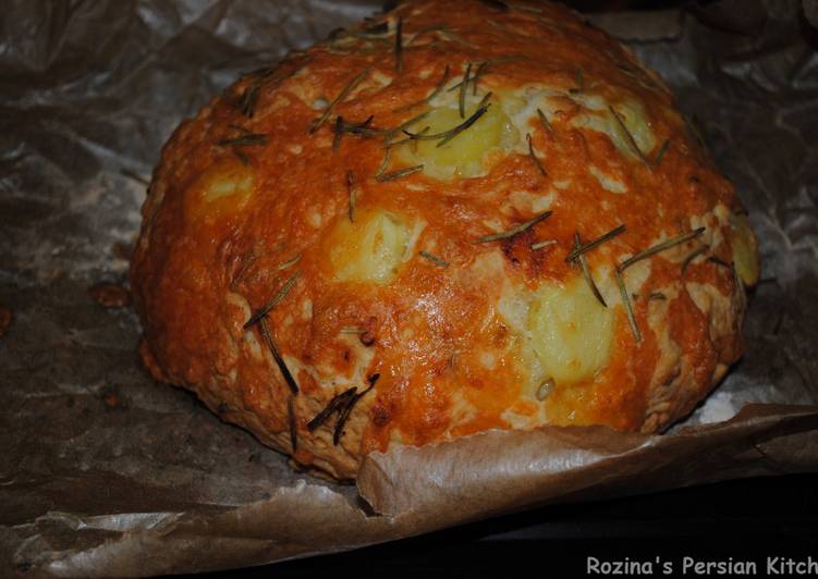 Potato loaf with cheddar cheese, rosemary and garlic