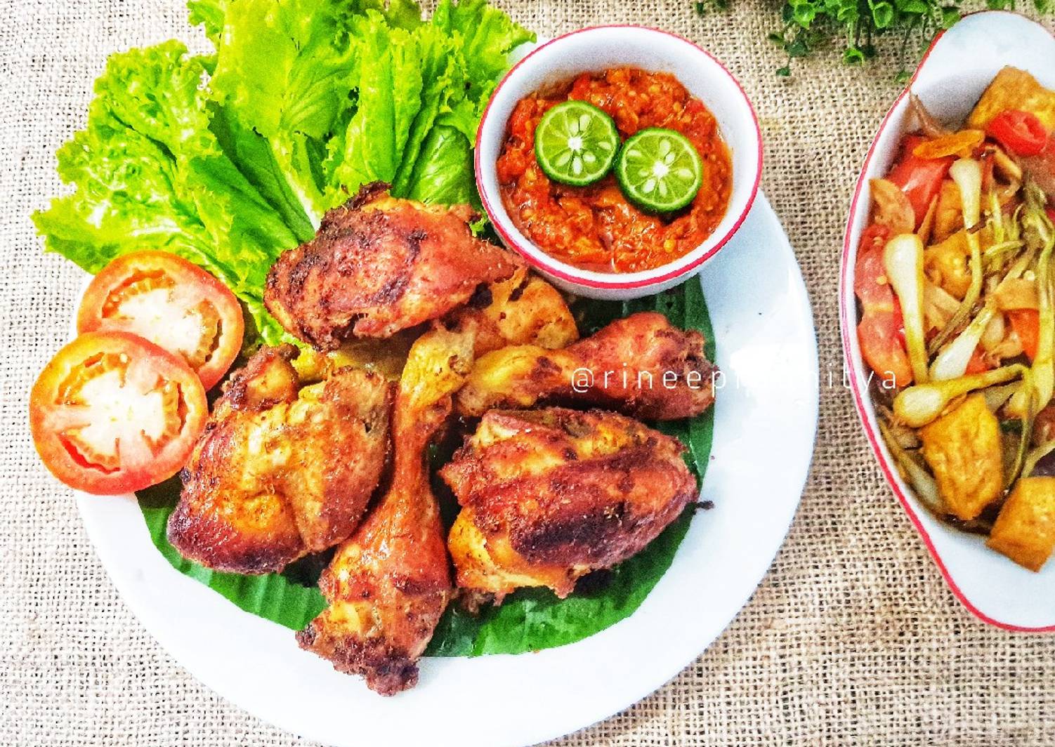 Resep Ayam goreng bumbu kuning khas sunda oleh Rinee Pradhitya - Cookpad