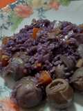 Arroz morado con alcachofas