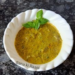 A picture of Pudina and tomato Chutney.