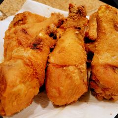 A picture of Homemade "Chicken Joy" or fried chicken 🇵🇭 style.