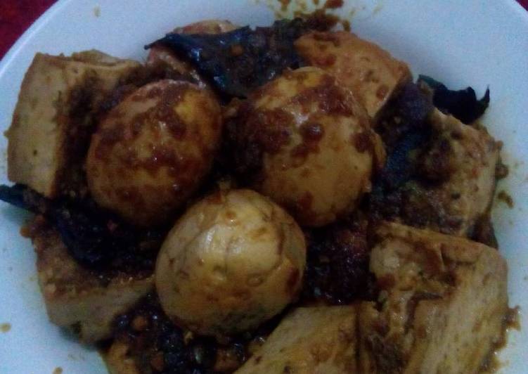 Telur dan tahu Bacem