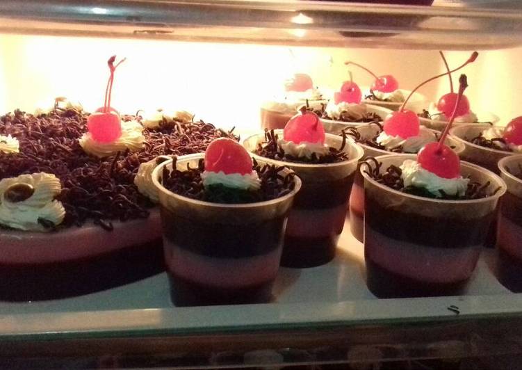 9 Resep: Pinky Forest Puding Kekinian
